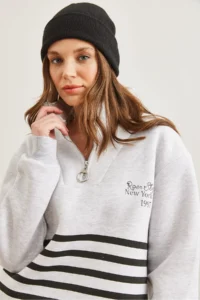 Olalook Women's Gray Zippered Striped Ribbed Sweatshirt - Image 4