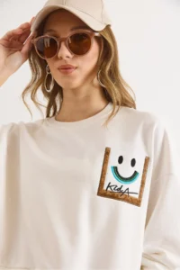Olalook Women's White Patch Smiley Face Detailed Bat Sweatshirt - Image 4