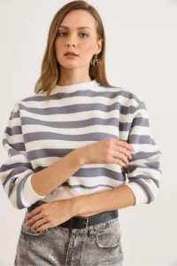 Olalook Women's Gray White Striped Rose Crop Sweatshirt - Image 5