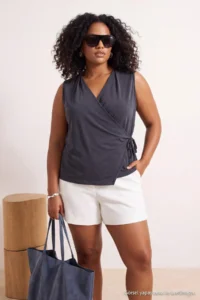 Trendyol Curve More Sustaniable Anthracite Fitted Double breasted Premium Knitting Plus Size Blouse - Image 3