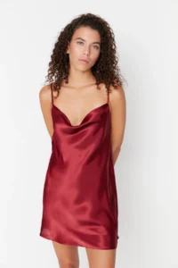 TRENDYOLMİLLA Burgundy Off-Shoulder Neck Back Detailed Rope Sleeveless Satin Weaving Nightgown - Image 3