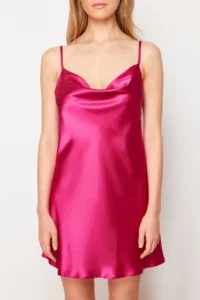 TRENDYOLMİLLA Fuchsia Off-Shoulder Neck Back Detailed Satin Weaving Nightgown - Image 5