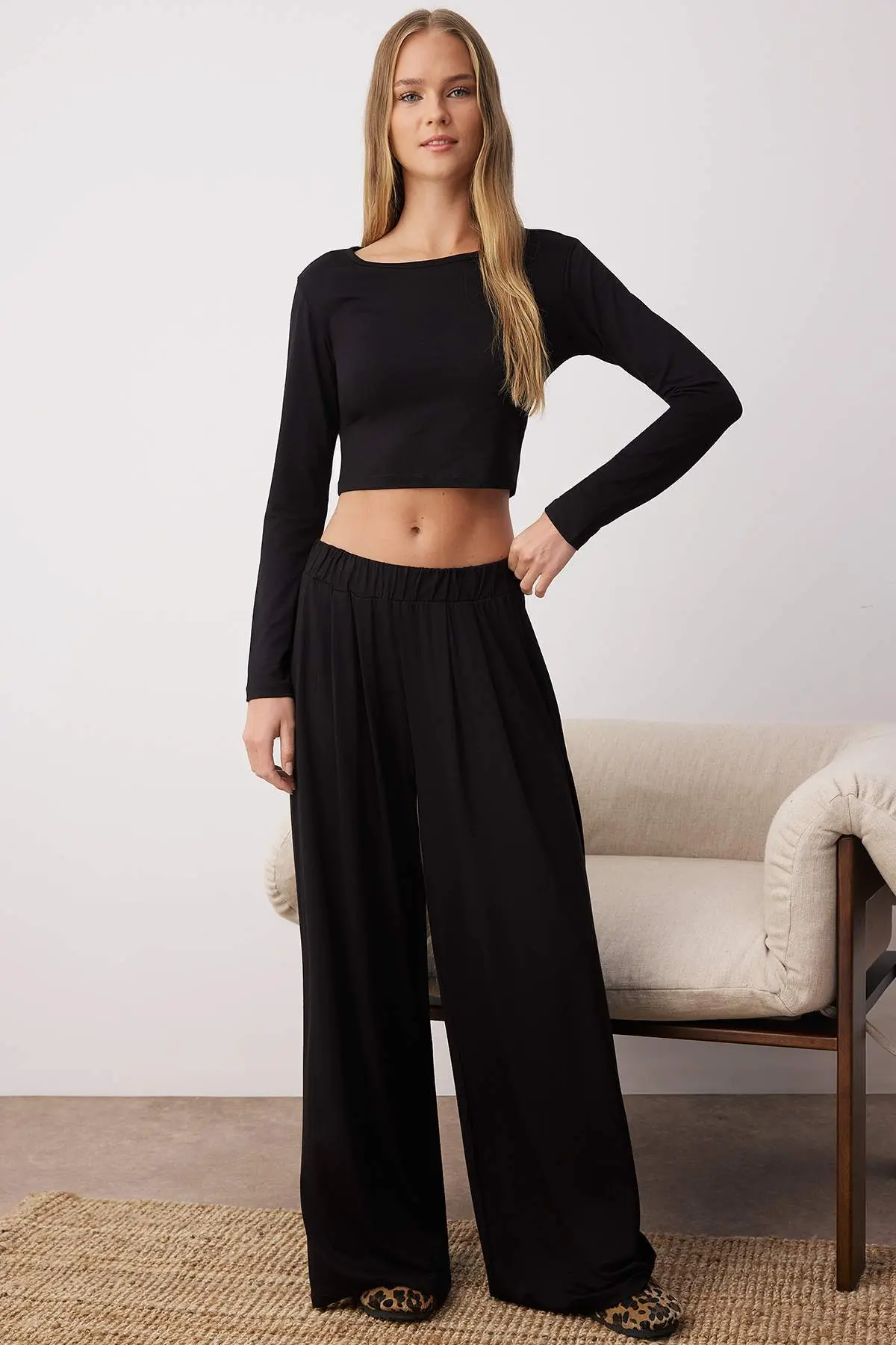 TWOAW21AU0034-BLACK_1