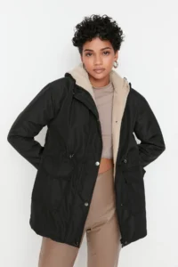 TRENDYOLMİLLA Black Hooded Inside FURRY Water Repellent Parka Overcoat