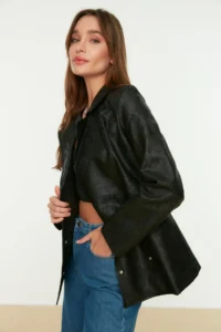 TRENDYOLMİLLA Black Faux Leather Oversized Pocket Detail Weaving Jacket - Image 2