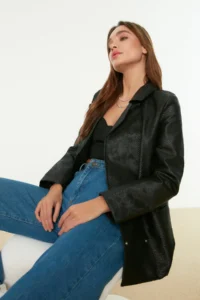 TRENDYOLMİLLA Black Faux Leather Oversized Pocket Detail Weaving Jacket - Image 3