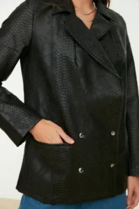 TRENDYOLMİLLA Black Faux Leather Oversized Pocket Detail Weaving Jacket - Image 4
