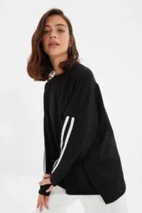 TRENDYOLMİLLA Black Stripe Detailed Oversized/Wide Pattern Thin Knitting Sweatshirt - Image 3