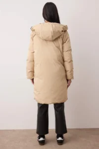 TRENDYOLMİLLA Black-Beige Double Sided Regular Pattern Hooded Water Repellent LONG Puffer Jacket Coat - Image 7