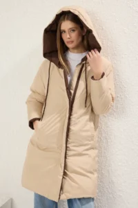 TRENDYOLMİLLA Dark Brown-Ecru Double Sided Regular Pattern Hooded Water Repellent LONG Puffer Jacket Coat - Image 4