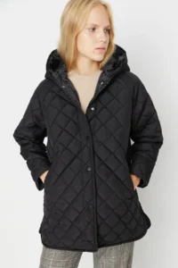 TRENDYOLMİLLA Black Regular Pattern Hooded Water Repellent Quilted Coat - Image 11