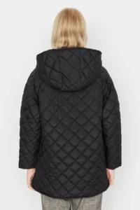 TRENDYOLMİLLA Black Regular Pattern Hooded Water Repellent Quilted Coat - Image 13