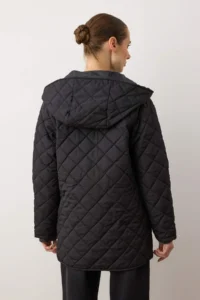 TRENDYOLMİLLA Black Regular Pattern Hooded Water Repellent Quilted Coat - Image 8