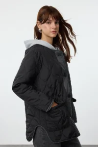 TRENDYOLMİLLA Black Oversized  Coat - Image 9