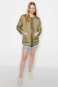 TRENDYOLMİLLA Khaki Color Bloklu Water Repellent Quilted Coat - Image 12