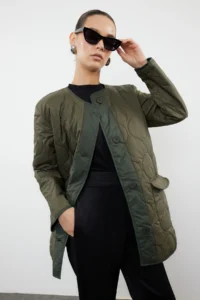 TRENDYOLMİLLA Khaki Color Bloklu Water Repellent Quilted Coat - Image 7