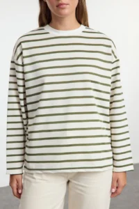 TRENDYOLMİLLA Khaki Striped Oversized/Wide Cut Crew Neck Thin Knitting Sweatshirt - Image 3