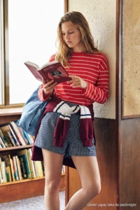 TRENDYOLMİLLA Red Striped Oversized/Wide Cut Crew Neck Thin Knitting Sweatshirt - Image 3