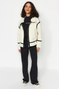 TRENDYOLMİLLA WHITE Oversized Pattern Faux Leather Detailed Plush Jacket Coat - Image 2