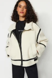 TRENDYOLMİLLA WHITE Oversized Pattern Faux Leather Detailed Plush Jacket Coat - Image 3