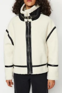 TRENDYOLMİLLA WHITE Oversized Pattern Faux Leather Detailed Plush Jacket Coat - Image 5