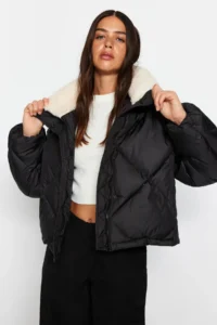 TRENDYOLMİLLA Black Oversized Pattern Plush Collar Detailed Water Repellent Puffer Jacket Coat