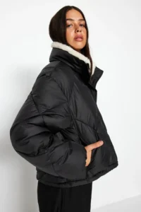 TRENDYOLMİLLA Black Oversized Pattern Plush Collar Detailed Water Repellent Puffer Jacket Coat - Image 2