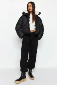 TRENDYOLMİLLA Black Oversized Pattern Plush Collar Detailed Water Repellent Puffer Jacket Coat - Image 3