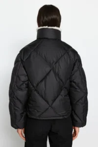 TRENDYOLMİLLA Black Oversized Pattern Plush Collar Detailed Water Repellent Puffer Jacket Coat - Image 5