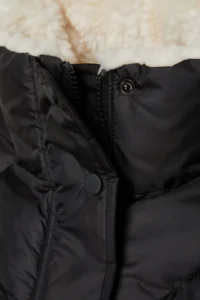 TRENDYOLMİLLA Black Oversized Pattern Plush Collar Detailed Water Repellent Puffer Jacket Coat - Image 7