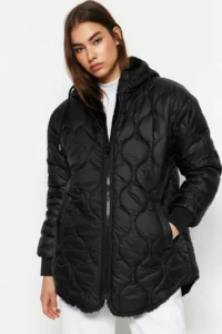 TRENDYOLMİLLA Black Regular Pattern Double Sided Hooded Plush Quilted Puffer Jacket Coat - Image 3