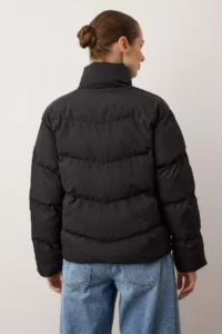 TRENDYOLMİLLA Black Regular Pattern Water Repellent Puffer Jacket Coat - Image 5