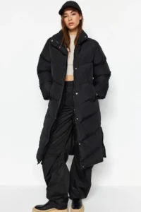 TRENDYOLMİLLA Black Regular Yandan Zipper Detailed Water Repellent LONG Puffer Jacket Coat