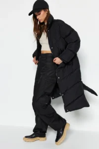 TRENDYOLMİLLA Black Regular Yandan Zipper Detailed Water Repellent LONG Puffer Jacket Coat - Image 2