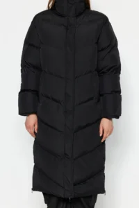 TRENDYOLMİLLA Black Regular Yandan Zipper Detailed Water Repellent LONG Puffer Jacket Coat - Image 4