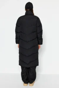 TRENDYOLMİLLA Black Regular Yandan Zipper Detailed Water Repellent LONG Puffer Jacket Coat - Image 5