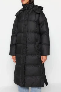 TRENDYOLMİLLA Black Regular Pattern Hooded Yandan Snap Snap Detailed Water Repellent LONG Puffer Jacket Coat - Image 4