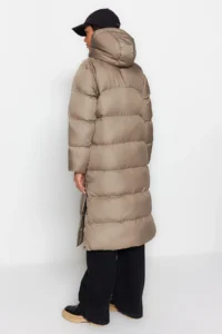 TRENDYOLMİLLA Mink Regular Pattern Hooded Yandan Snap Snap Detailed Water Repellent LONG Puffer Jacket Coat - Image 5
