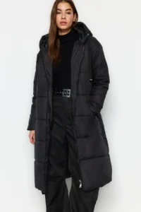 TRENDYOLMİLLA Black Regular Pattern Hooded Water Repellent LONG Puffer Jacket Coat - Image 10
