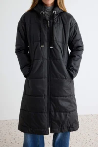 TRENDYOLMİLLA Black Regular Pattern Hooded Water Repellent LONG Puffer Jacket Coat - Image 3
