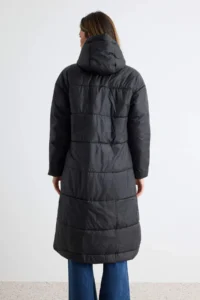 TRENDYOLMİLLA Black Regular Pattern Hooded Water Repellent LONG Puffer Jacket Coat - Image 4