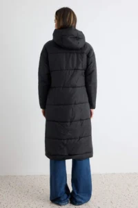 TRENDYOLMİLLA Black Regular Pattern Hooded Water Repellent LONG Puffer Jacket Coat - Image 9