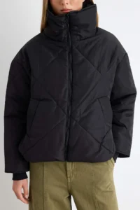 TRENDYOLMİLLA Black Oversized Pattern Water Repellent Swelling Quilted Coat - Image 4