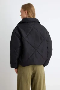 TRENDYOLMİLLA Black Oversized Pattern Water Repellent Swelling Quilted Coat - Image 5