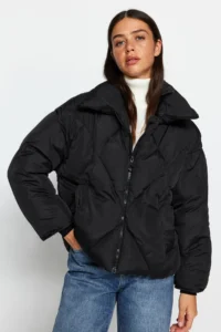 TRENDYOLMİLLA Black Oversized Pattern Water Repellent Swelling Quilted Coat - Image 6