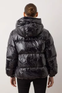 TRENDYOLMİLLA Black Oversized Pattern Hooded Shiny Water Repellent Puffer Jacket Coat - Image 4