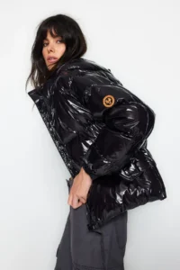 TRENDYOLMİLLA Black Oversized Pattern Hooded Shiny Water Repellent Puffer Jacket Coat - Image 6
