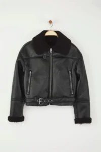 TRENDYOLMİLLA Black Regular Pattern Plush Detailed Faux Leather Biker Jacket Coat - Image 15