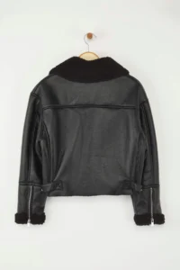 TRENDYOLMİLLA Black Regular Pattern Plush Detailed Faux Leather Biker Jacket Coat - Image 17