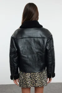 TRENDYOLMİLLA Black Regular Pattern Plush Detailed Faux Leather Biker Jacket Coat - Image 3